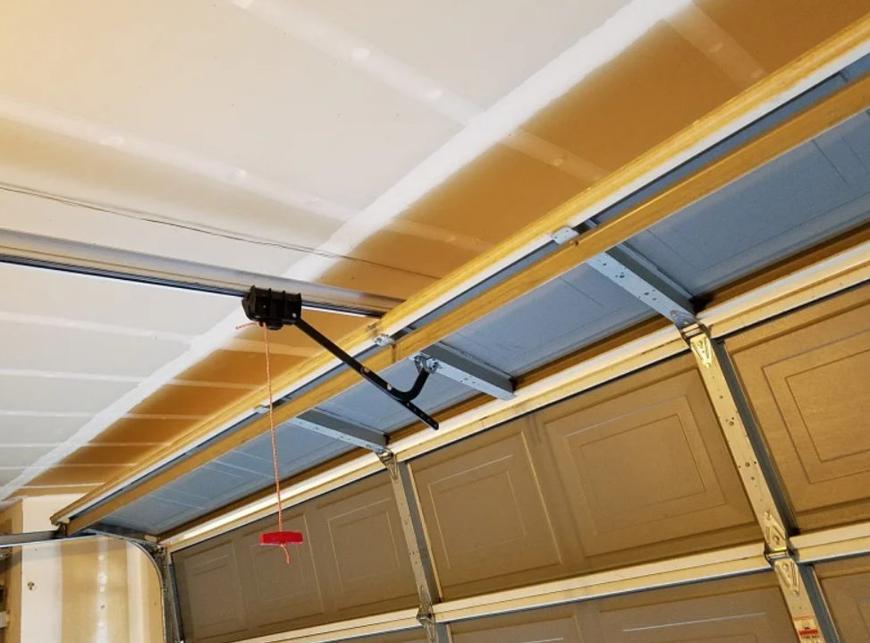 Professional overhead garage door repair services in Weston FL ensuring safety and durability for residential and commercial properties.