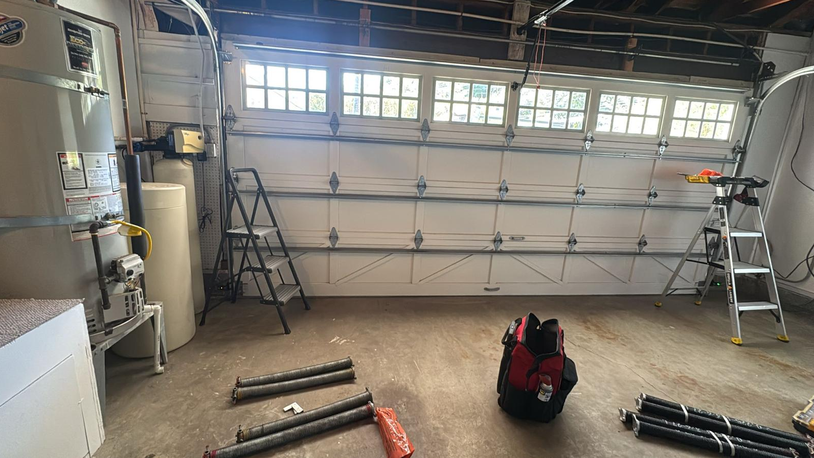 Professional garage door repair certification badge for Country Isles, Weston