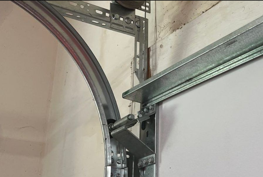 Off-Track Door Realignment & Track Squaring Windmill Ranch Estates Weston FL